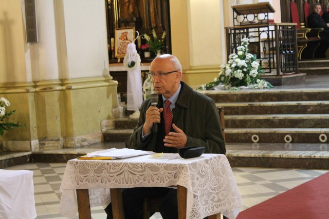 Prof. Bogdan Chazan spotkał się w Zawierciu z mieszkańcami w kościele