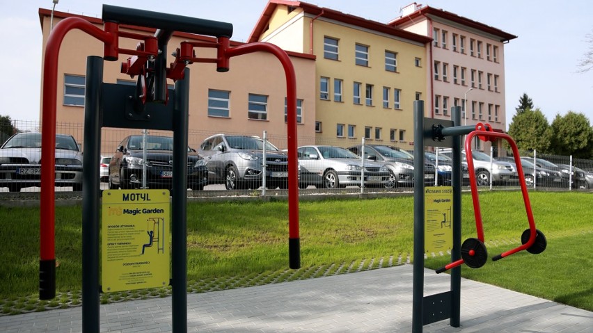 Specjalny Ośrodek Szkolno-Wychowawczy w Brzozowie ma nowy plac zabaw i siłownię [ZDJĘCIA, WIDEO]