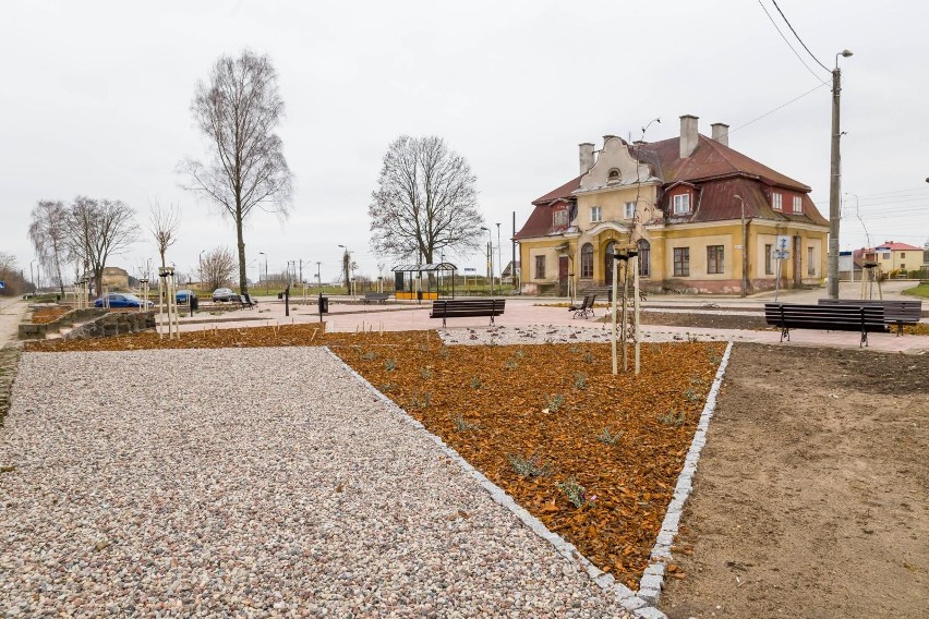 Mońki. Piękniejsze oblicze miasta. Odnowiony skwer przy dworcu kolejowym i nowy plac zabaw przy Al. Niepodległości