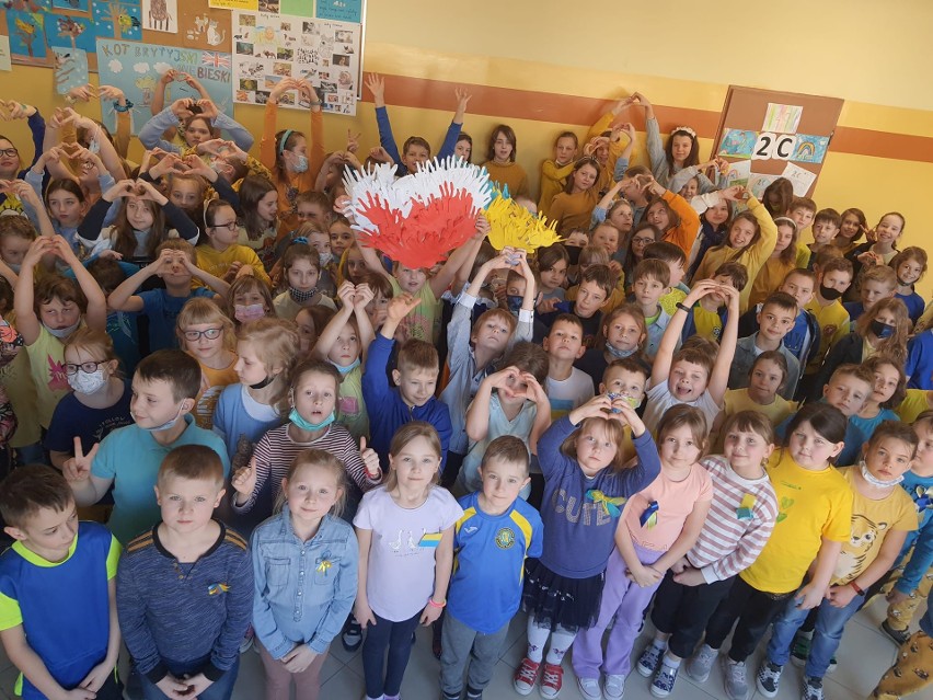 Zgierskie szkoły dla Ukrainy. Najmłodsi pokazują wielkie serce. ZDJĘCIA