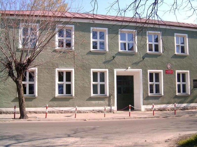 Budynek I Liceum Ogólnokształcąceim. Tadeusza Kościuszki w Bielsku Podlaskim. Po tegorocznych wakacjach uczniowie mogą spodziewać się sporych zmian personalnych w kilku bielskich szkołach.