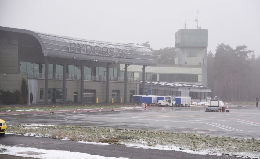 lotnisko Bydgoszcz mgła samolot Ryanair...