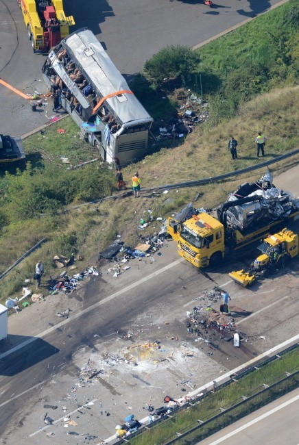 Wypadek pod Dreznem na A4. Zmarła 11 ofiara wypadku polskiego autokaru i busa [ZDJĘCIA]