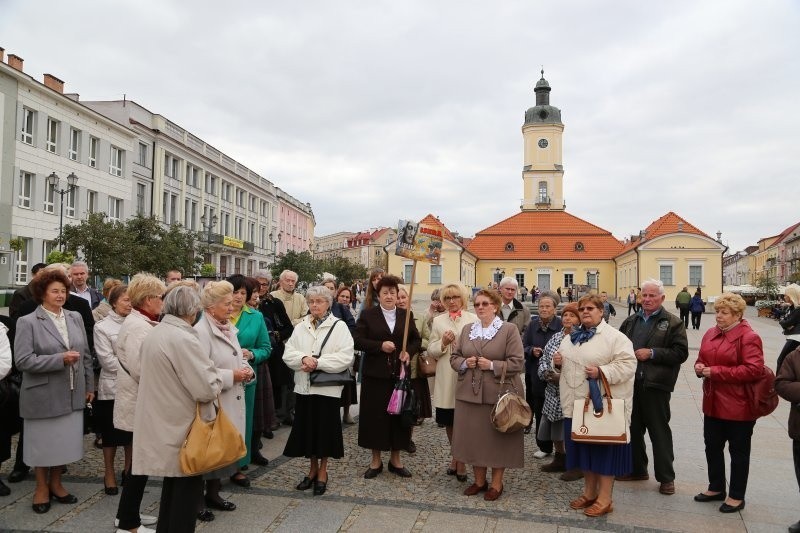 Modlitwa na ulicach Białegostoku. Wierni zmówili koronkę do Bożego Miłosierdzia (zdjęcia, wideo)