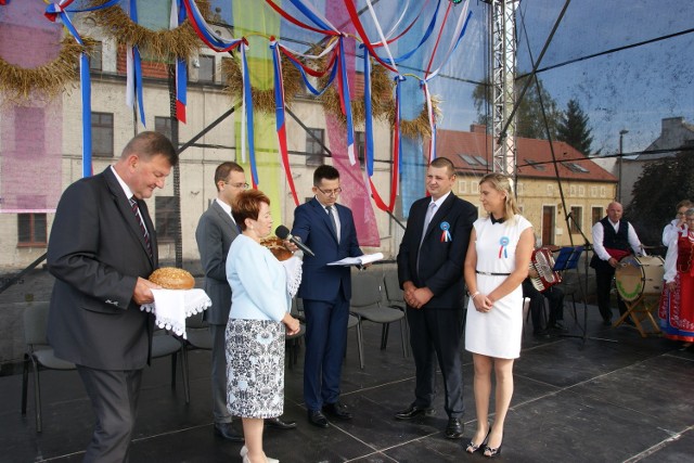 Solec Kujawski podziękował za plony jako ostatni w powiecieStarostami dożynek byli mieszkający w Przyłubiu: Iwona Wałczyk i Grzegorz Świtała