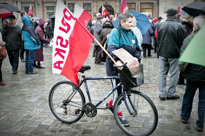 Wrocław: Półtora tysiąca osób maszerowało w obronie TV Trwam [FOTO]