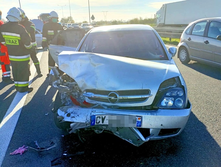 Mercedes zajechał drogę oplowi podczas zmiany pasa ruchu