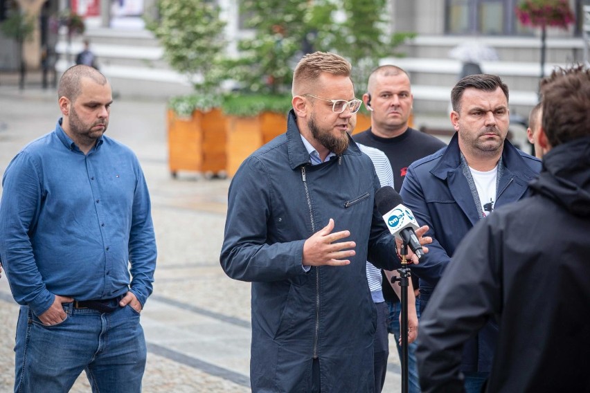 Paweł Tanajno chce przełamywać nienawiść, którą jego zdaniem, potęgują kandydaci PiS i KO
