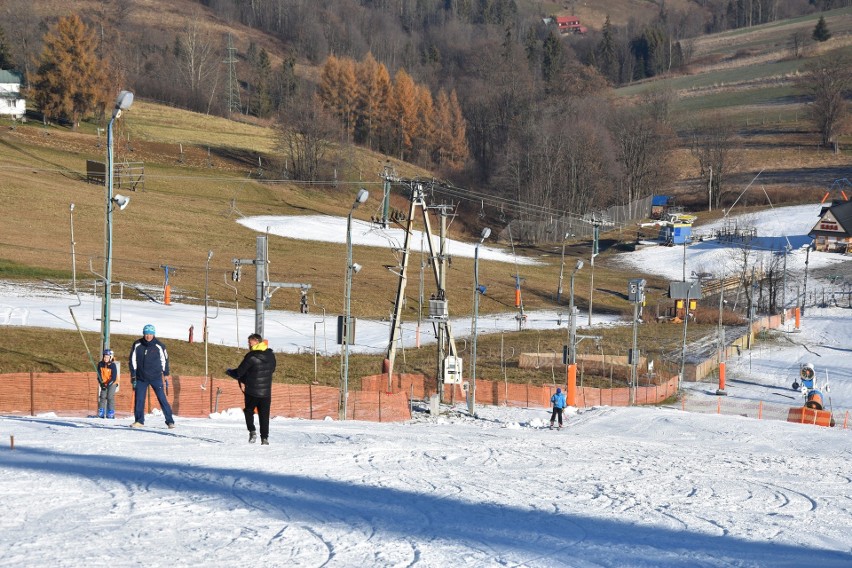 Pierwsi narciarze na wyciągu Ufo w Bukowinie Tatrzńskiej
