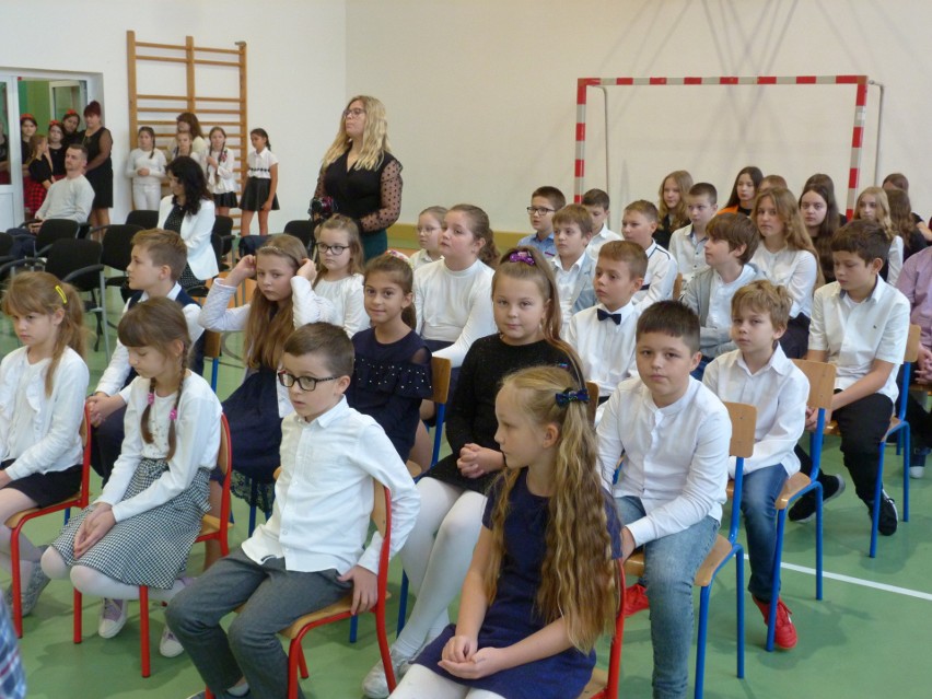 Szkoła w Zajączkowie, w gminie Piekoszów, przeszła termomodernizację. To inwestycja z wysokim unijnym dofinansowaniem