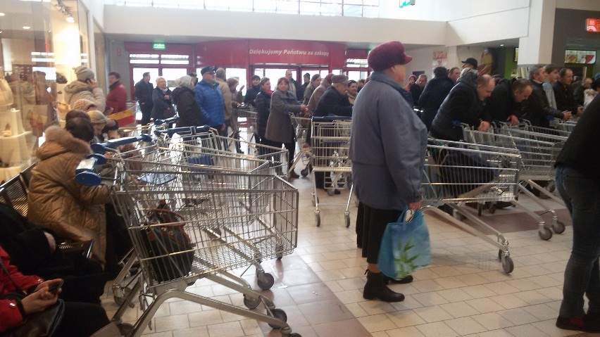 Otwarcie Auchan w Rybniku. Tłumy klientów czekały na ten...