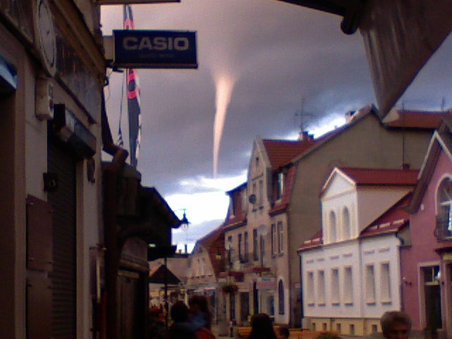 Trąba powietrzna w Ustce - zdjecia internautów (fot. Dawid...