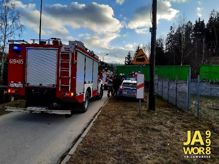 Samochód osobowy wjechał pod pociąg 8.03.2021