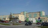 Pacjent wyskoczył z okna szpitala w Pleszewie. Jego stan jest bardzo ciężki