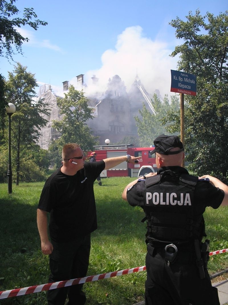 Pożar w Łodzi. Palił się rektorat Politechniki Łódzkiej [ZDJĘCIA] 