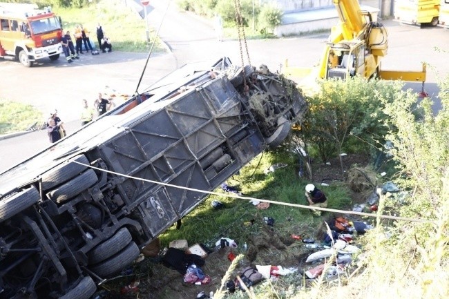 Wypadek pod Dreznem na A4. Zmarła 11 ofiara wypadku polskiego autokaru i busa [ZDJĘCIA]