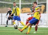 CLJ U-18. Arka Gdynia wygrywa, a Mateusz Michniewicz broni karnego. Na trybunach Czesław Michniewicz i Michał Probierz [zdjęcia]