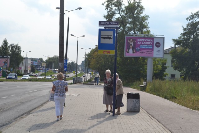 Obecnie na przystanku Zagórze Piękna nie ma wiaty autobusowej. Ma to być chwilowa niedogodność. Zobacz kolejne zdjęcia. Przesuń zdjęcia w prawo - wciśnij strzałkę lub przycisk NASTĘPNE