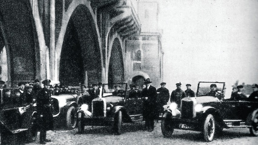 Rok 1928. Egzamin na prawo jazdy na warszawskim Powiślu