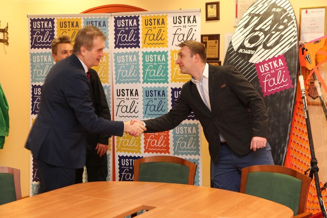 Podczas konferencji prasowej w usteckim ratuszu zaprezentowany został znak graficzny, którym Ustka będzie promować się w 2016 roku w Polsce i za granicą.