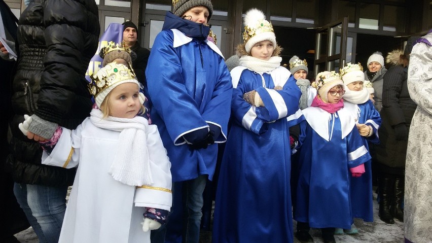 Jaworzno: Orszak Trzech Króli przeszedł przez rynek. Były alpaki i traktorki [ZDJĘCIA]