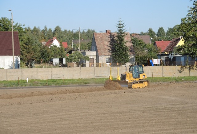 Rozpoczął się remont boiska piłkarskiego w Miastku