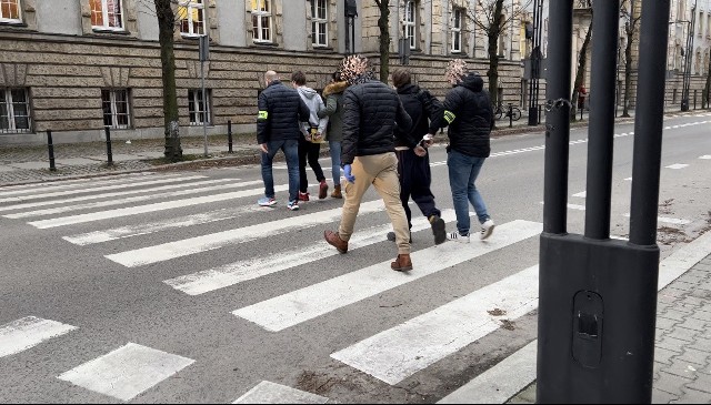 Nastoletni nożownicy usłyszeli zarzuty. Kilka dni temu na dworcu w Gliwicach zaatakowali pracowników ochrony kolei