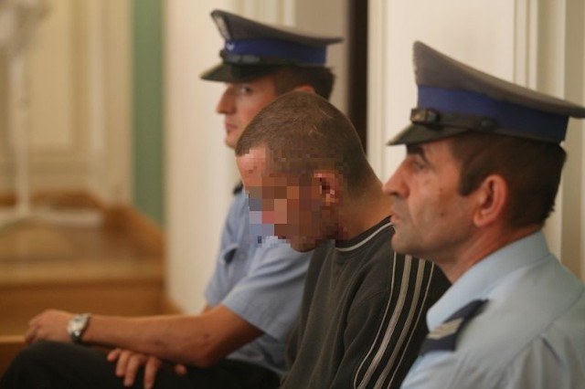 Proces 30-latka oskarżonego o zabójstwo ojca rozpoczął się w środę w Sądzie Okręgowym w Kielcach. 