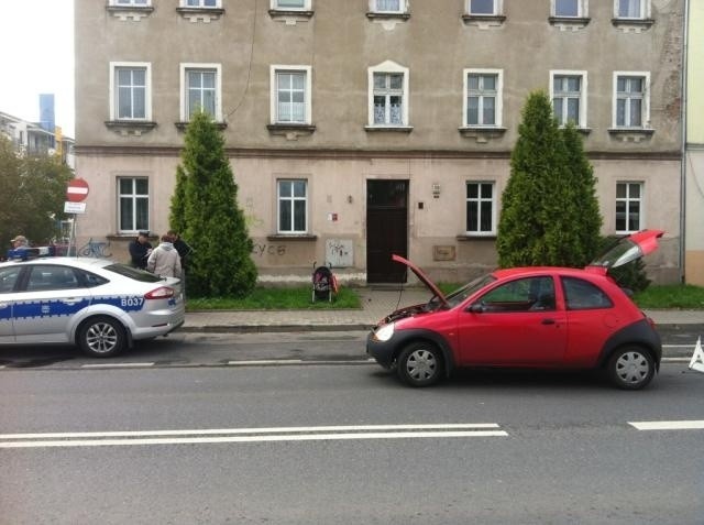 Wypadek na Opolskiej. Potrącił wózek z dzieckiem i chciał uciec (FOTO)