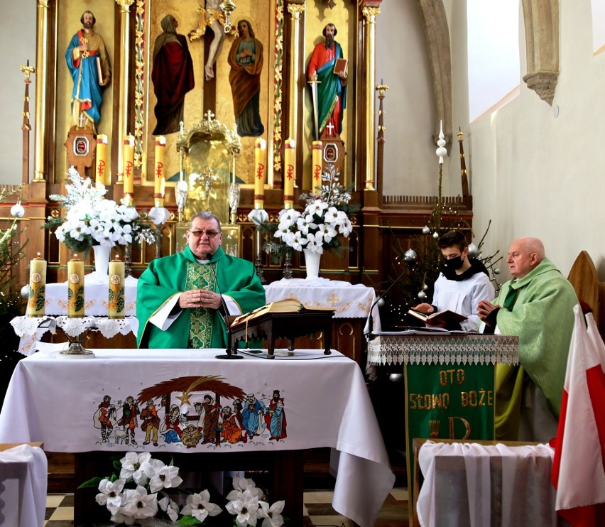 Uroczystości w Szczeglicach rozpoczęto mszą świętą...