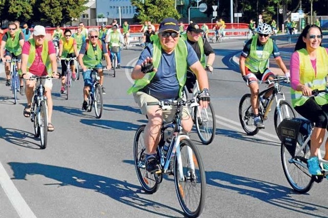 Ta ekologiczna, bo rowerowa parada, to już tradycja forum. Na pierwszym planie prezydent Kołobrzegu Janusz Gromek