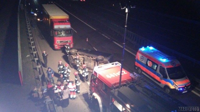 Jak nas poinformował dyżurny Komendy Powiatowej Policji w Krapkowicach, powodem zdarzenia była awaria koła.