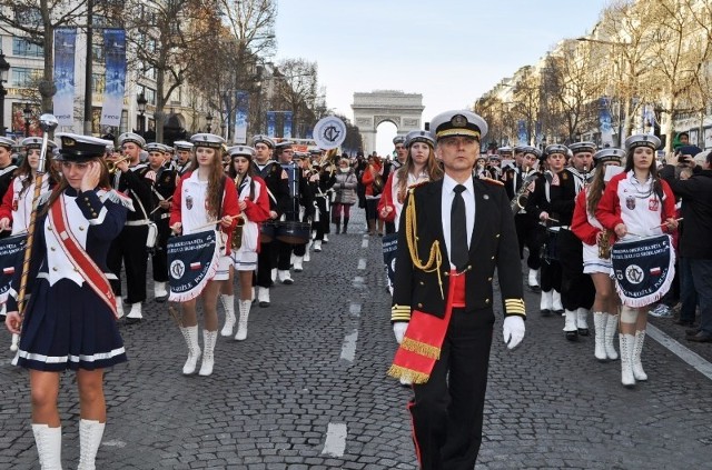 Orkiestra prowadziła paradę przez kilka godzin.