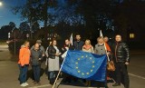 Kazimierza Wielka przyłączyła do demonstracji zwolenników Unii Europejskiej. Po mieście spacerowało kilkanaście osób [ZDJĘCIA]