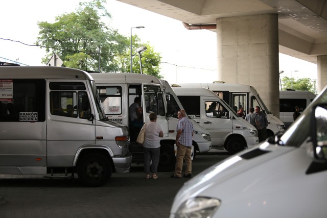 Ludzie skarżą się na problemy z komunikacją busową na trasie Jerzmanowice-Przegnia. Przepełnione busy w czasie pandemii budzą strach