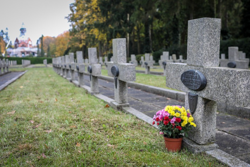 Wyjątkowe nagrobki i pomniki na Cmentarzu Centralnym w Szczecinie. Tu warto się na chwilę zatrzymać [ZDJĘCIA]