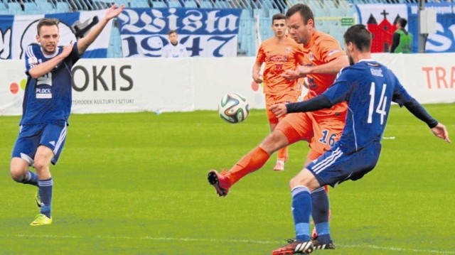 Adrian Paluchowski (nr 16) w meczu wyjazdowym w Płocku zdobył dla "Słoników" zwycięskiego gola