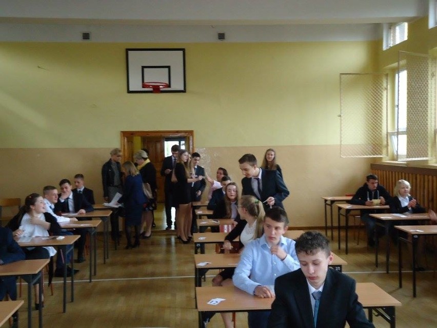 Egzamin gimnazjalny w Ostrowach nad Okszą