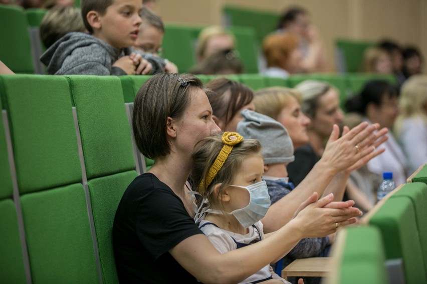 Życzenia na Dzień Matki: 26 maja przypada Dzień Matki. Niesamowite życzenia SMS! Oto najpiękniejsze życzenia dla waszych mam! 