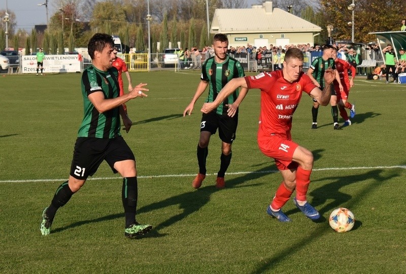 Piłkarska II liga. W niedzielę Widzew żegna kibiców  