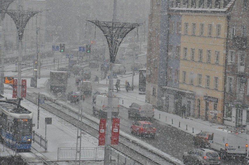 Śnieg popada dziś do wieczora (PROGNOZA)