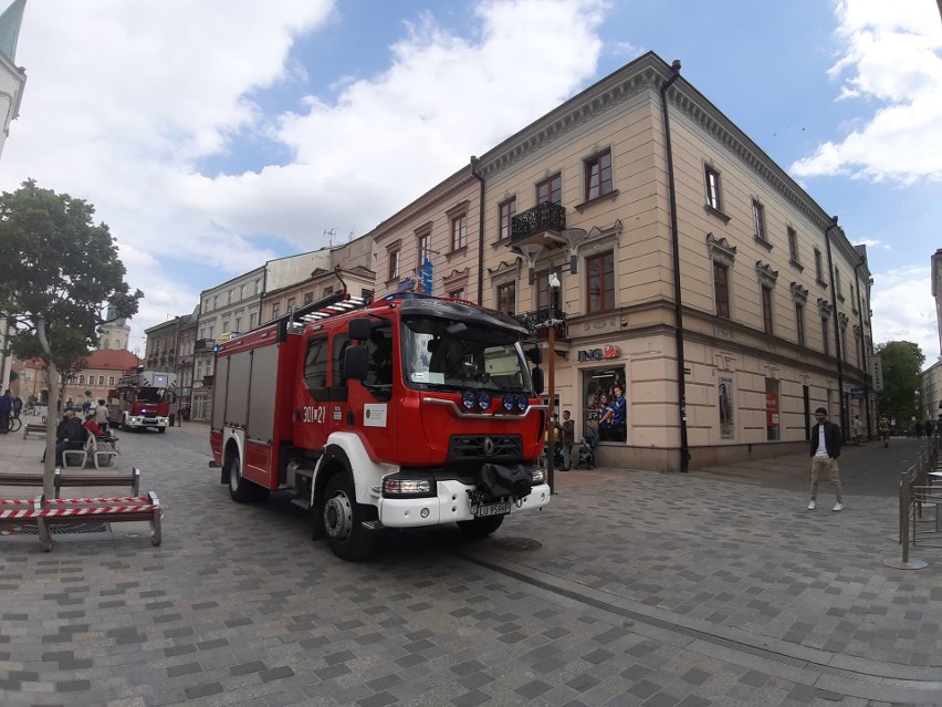 Ewakuacja kamienicy przy deptaku w Lublinie. „Gryzący, zielony dym". Zobacz zdjęcia