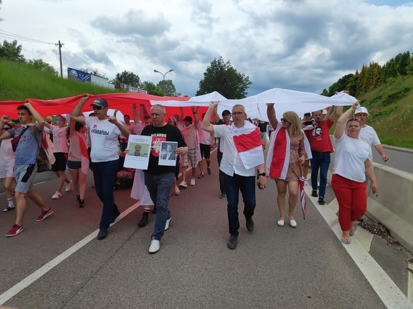 Białorusini od tygodnia protestują przy granicy. Wsparł ich...