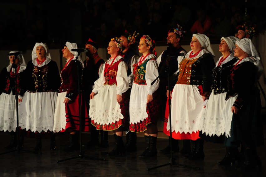 Piękne polskie tańce narodowe. Mamy zdjęcia z "Zatańcz z nami"!