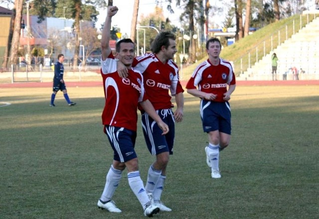 Daniel Ciupiński (z lewej) cieszył się po zdobyciu drugiego gola.