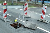 Zapadła się jezdnia na ul. 3 Maja w Szczecinie. Powodem awaria kanalizacji