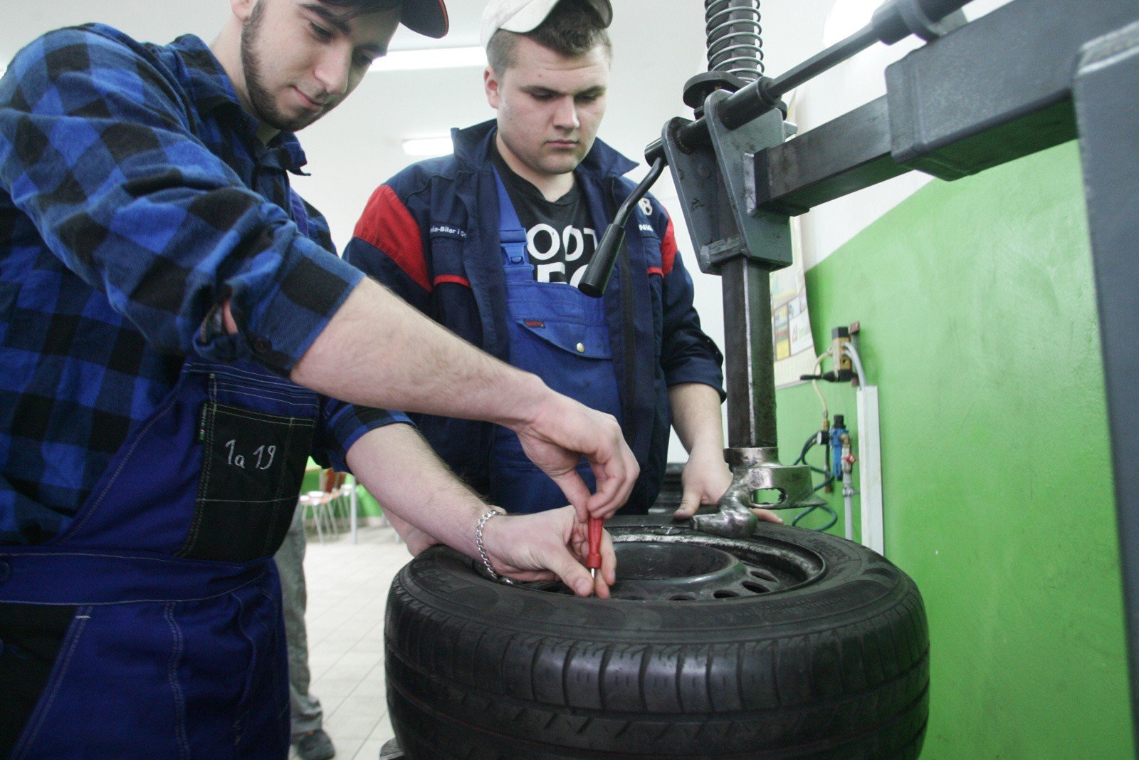 Wymiana opon z letnich na zimowe. Kiedy zmienić opony na