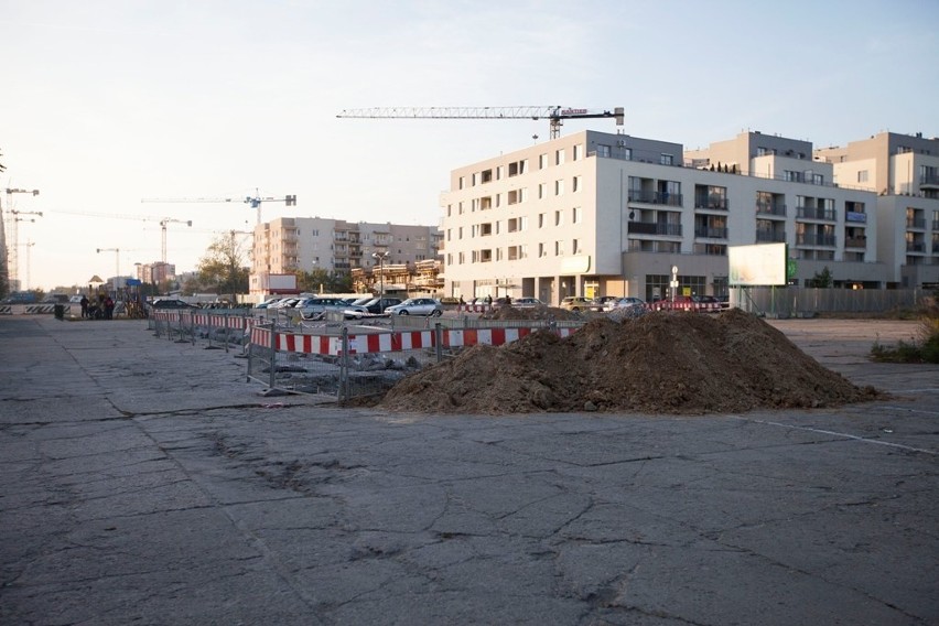 Dewastacja pasa startowego oburzyła mieszkańców i radnego z Czyżyn [ZDJĘCIA, WIDEO]