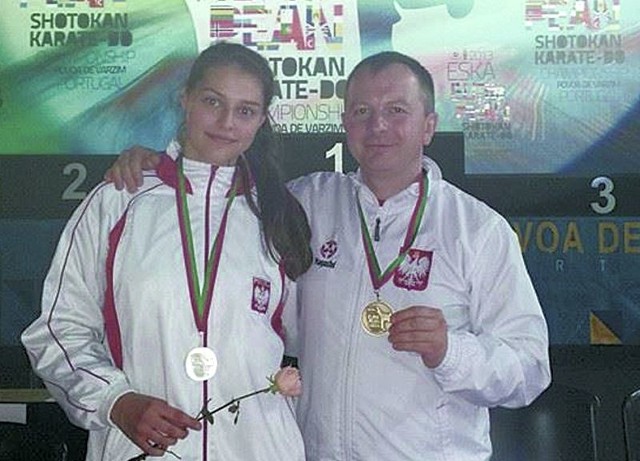 Joanna Babynko ma 17 lat, uczy się w Liceum Ogólnokształcącym w Sokółce. Trenuje w Białostockim Klubie Karate. Obok: Maciej Gawłowski, jeden z trenerów kadry narodowej.