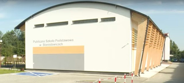 Nowa sala gimnastyczna w Stanisławicach pomyślnie przeszła odbiór techniczny.